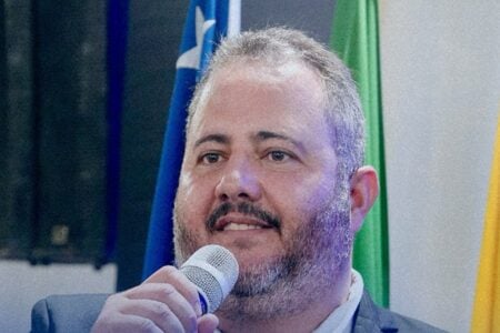 Júri absolve prefeito de Mara Rosa acusado de tentar matar irmão