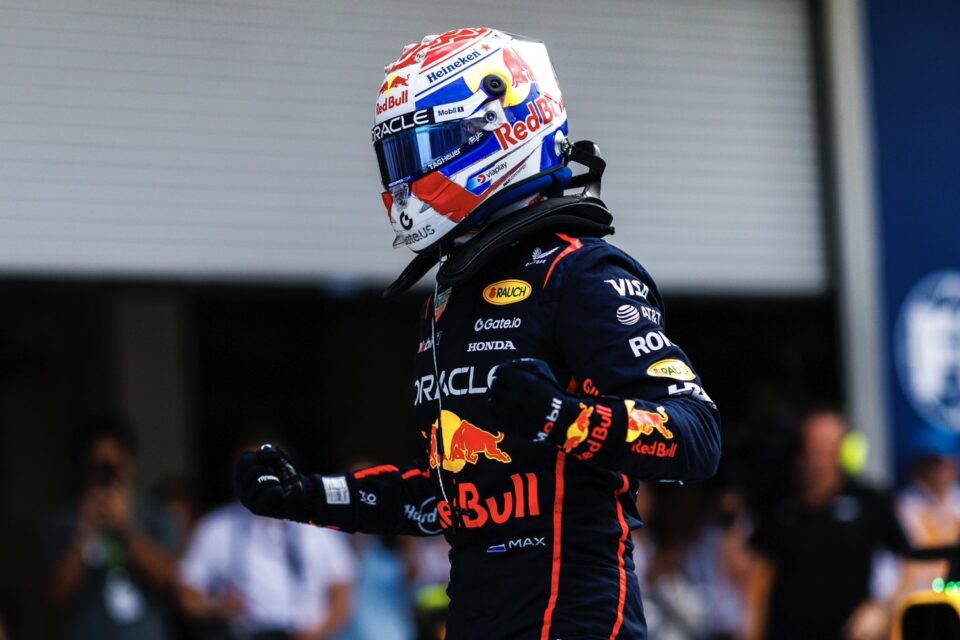Verstappen comemora pole