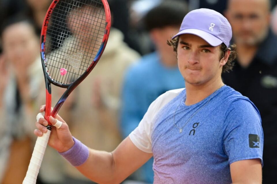 João Fonseca em jogo de Roland Garros