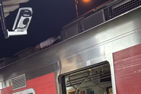 Homem morre eletrocutado ao subir no teto de trem em São Paulo Suspeita é que ele faria o chamado surfe ferroviário, pratica proibida