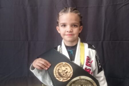 Barbara fatura primeiro cinturão no Jiu-jitsu