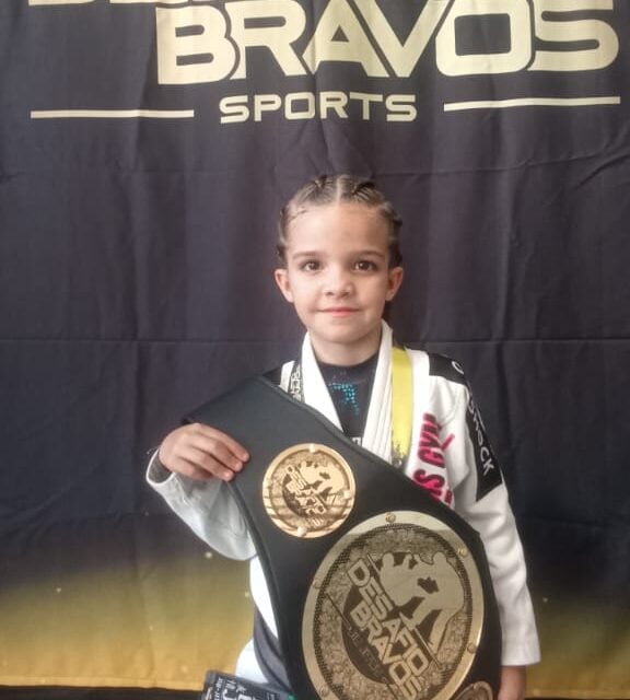 Barbara fatura primeiro cinturão no Jiu-jitsu
