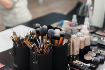 ‘Cabeleireiro das famosas’ aplica golpes em Goiás