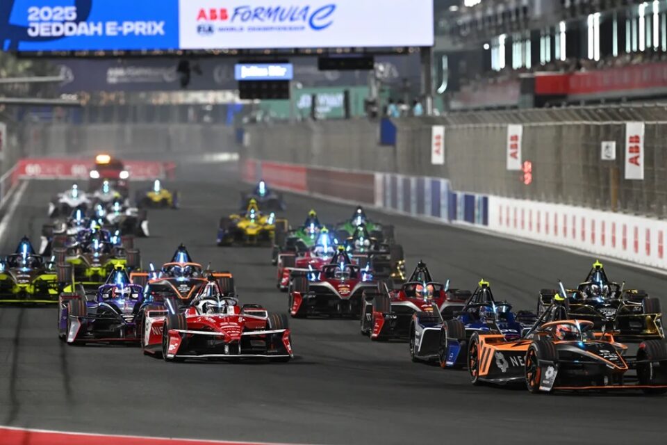 Carros no grid da Fórmula E