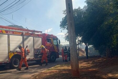 Bombeiros controlam incêndio no Novo Mundo após quase 3 horas