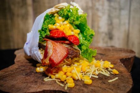Restaurante realiza 2ª Noite do Pit Dog em Goiânia