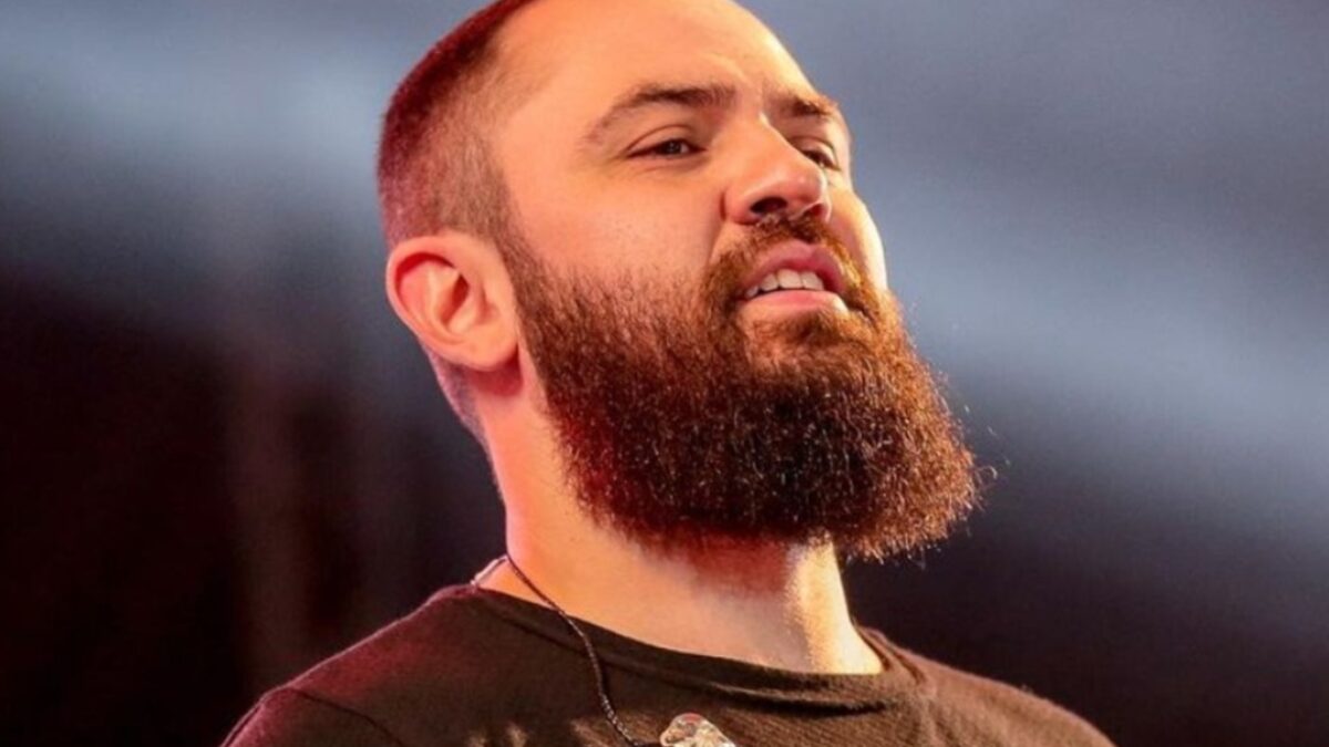 Mateus, dupla de Jorge, explica cirurgias no joelho e fala sobre recuperação Sertanejos anunciaram pausa na carreira após turnê comemorativa