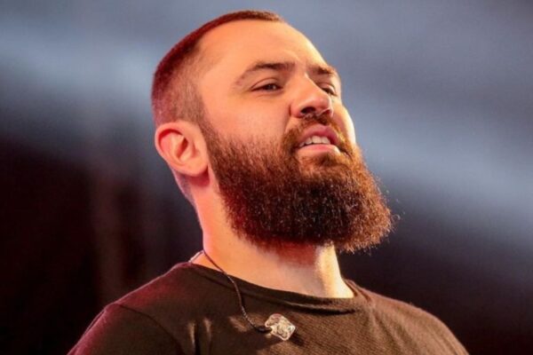 Mateus, dupla de Jorge, explica cirurgias no joelho e fala sobre recuperação Sertanejos anunciaram pausa na carreira após turnê comemorativa