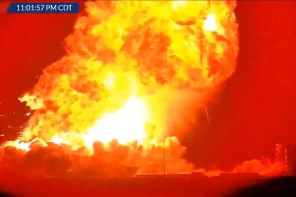 Foguete Starship, da SpaceX, explode no Texas; assista ao vídeo Incidente classificado como uma 'falha catastrófica'