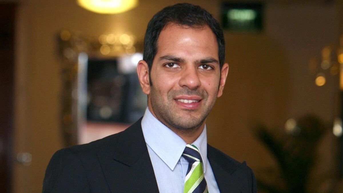 Bilionário indiano morre após engolir uma abelha Sunjay Kapur, de 53 anos, era companheiro de polo do príncipe William