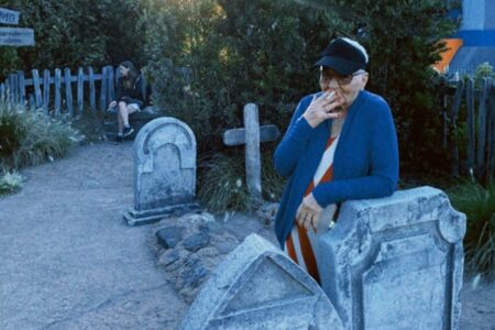 Fumódromo do Parque Beto Carrero com tema cemitério; vídeo Parque lançou concurso de epitáfios vencedor um passaporte anual