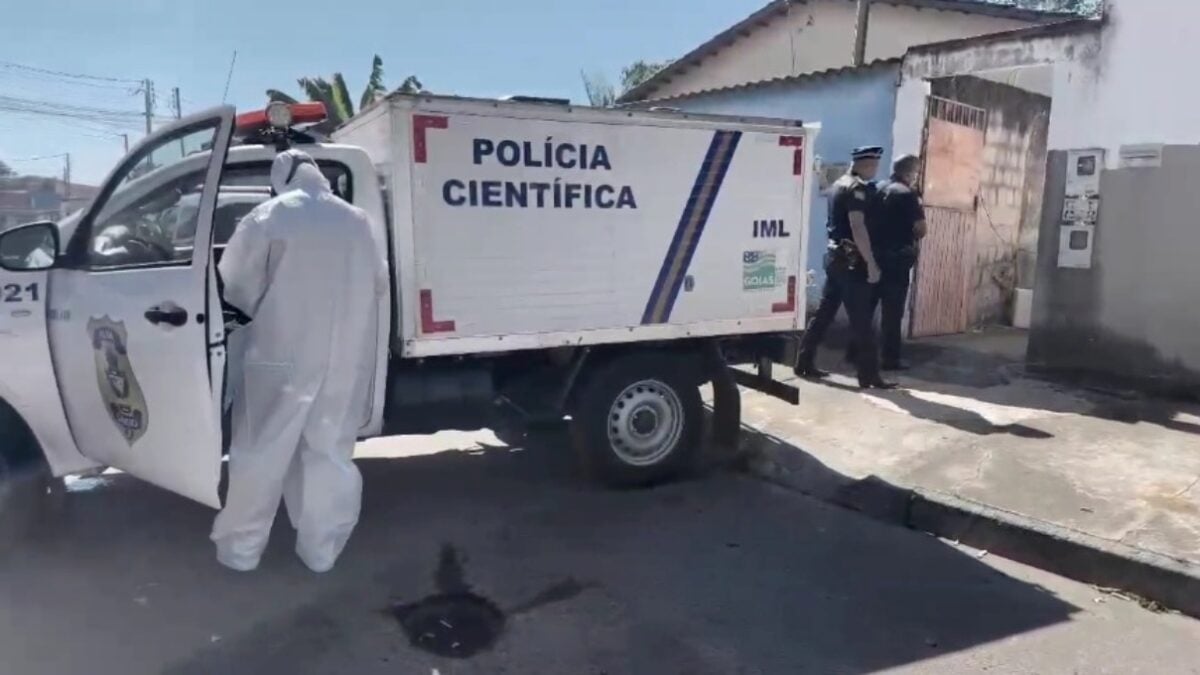 Imagem do carro da Polícia Científica