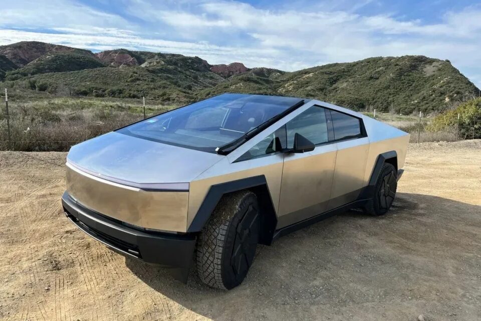 Evento reúne carros elétricos e híbridos em Goiânia