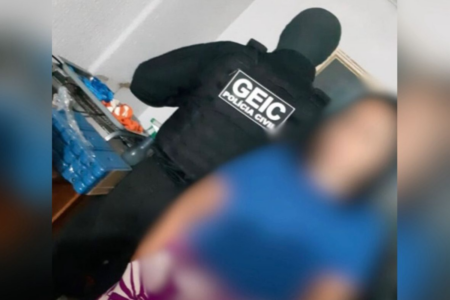 Mulher presa por venda de medicamentos (Foto: Reprodução)