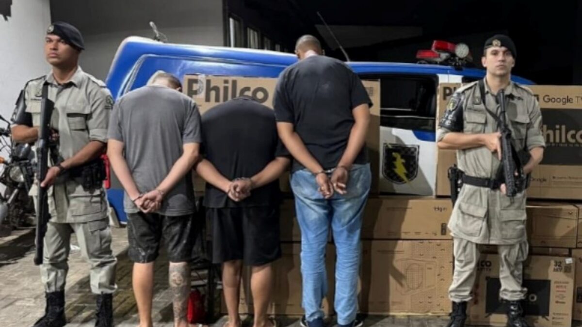 Imagem dos homens presos pela PM