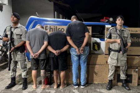 Imagem dos homens presos pela PM