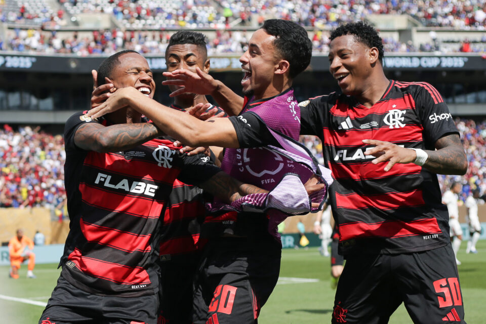 Felipe Luís deve promover rodagem no elenco para partida entre Flamengo e Los Angeles