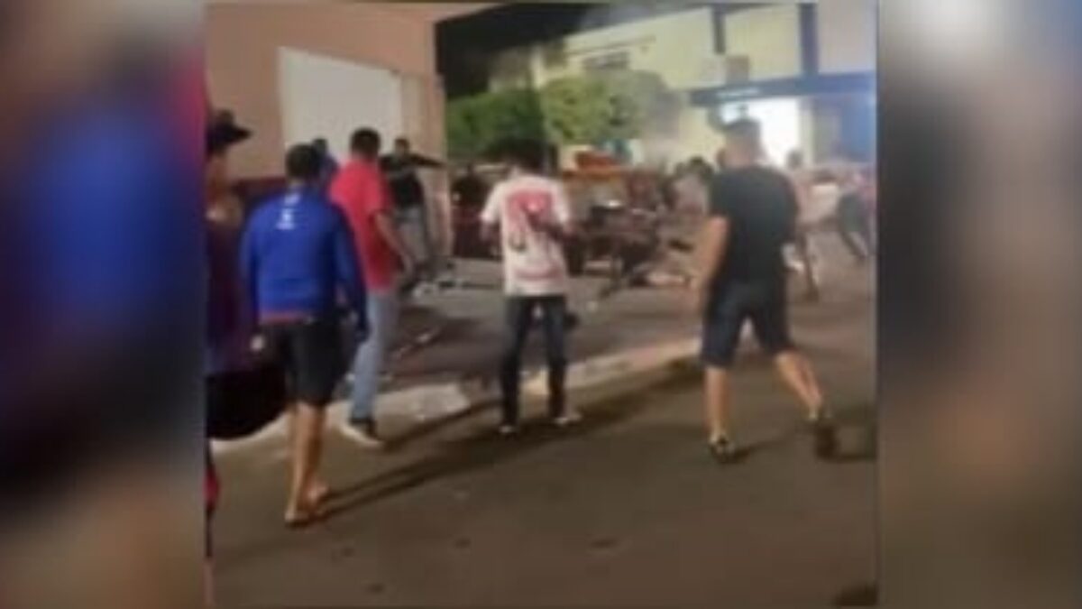 Imagem da pancadaria em um bar