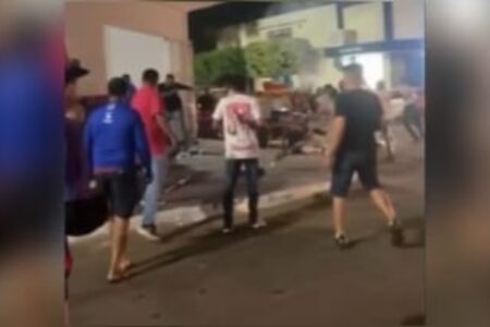 Imagem da pancadaria em um bar