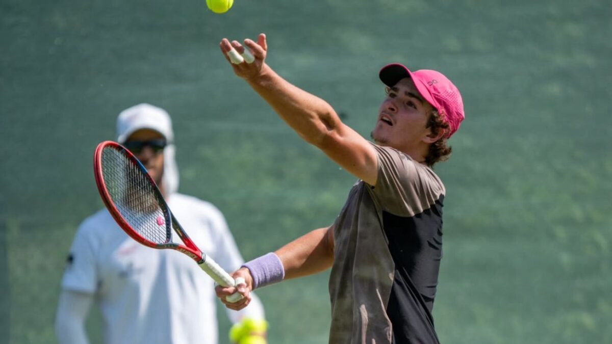 João Fonseca vence primeiro set, mas leva virada e é eliminado