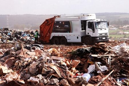 Após barrar contrato emergencial, Justiça suspende embargo do aterro de Aparecida