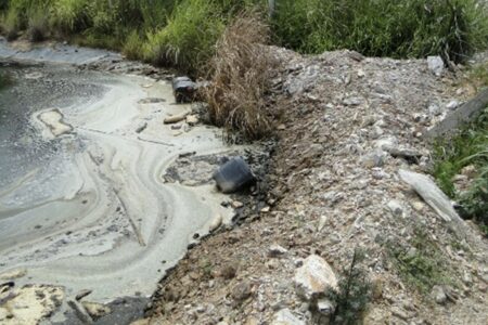 Aterro sanitário particular em Padre Bernardo desaba