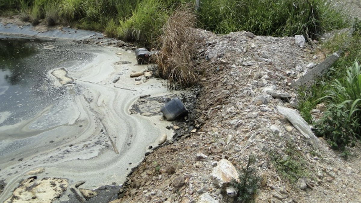 Aterro sanitário particular em Padre Bernardo desaba