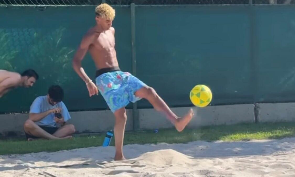 Lamine Yamal na mansão do atacante Neymar