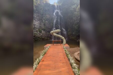 Cachoeira de Corumbá se torna palco de casamento dos sonhos