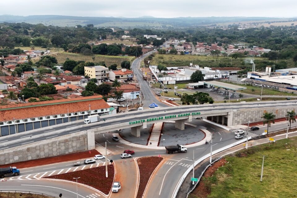 Viaduto Portal da Fé, na entrada de Trindade (Foto: Silvano Vital/Goinfra)