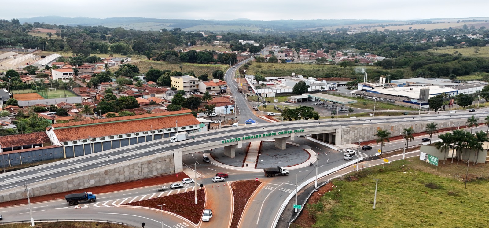 Viaduto Portal da Fé, na entrada de Trindade (Foto: Silvano Vital/Goinfra)