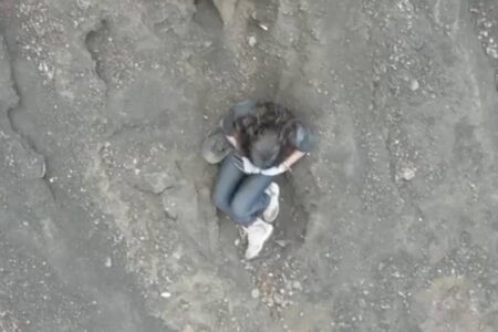 Brasileira que caiu em trilha na Indonésia espera 36 horas por resgate e está desaparecida, diz irmã