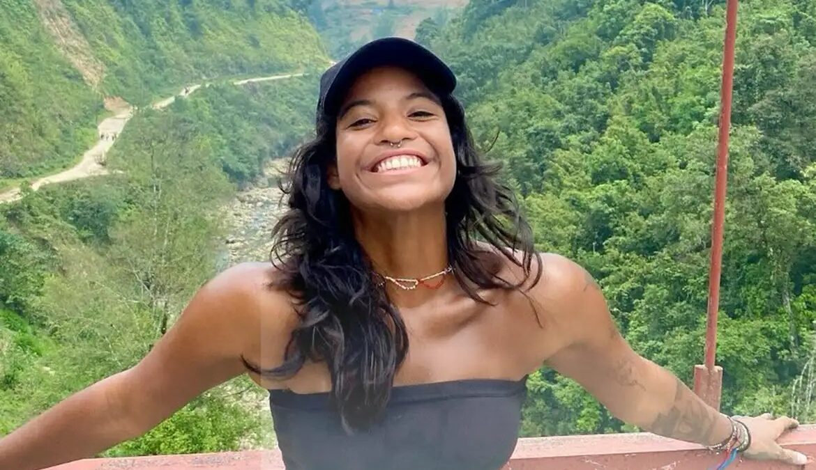 Itamaraty pede reforço nas buscas por brasileira que caiu em trilha de vulcão na Indonésia Juliana Marins uma trilha rumo ao vulcão Rinjani