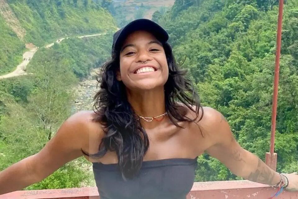 Itamaraty pede reforço nas buscas por brasileira que caiu em trilha de vulcão na Indonésia Juliana Marins uma trilha rumo ao vulcão Rinjani