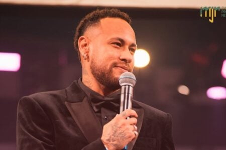 Empresário goiano arremata cadeira gamer de Neymar e live com craque em leilão beneficente