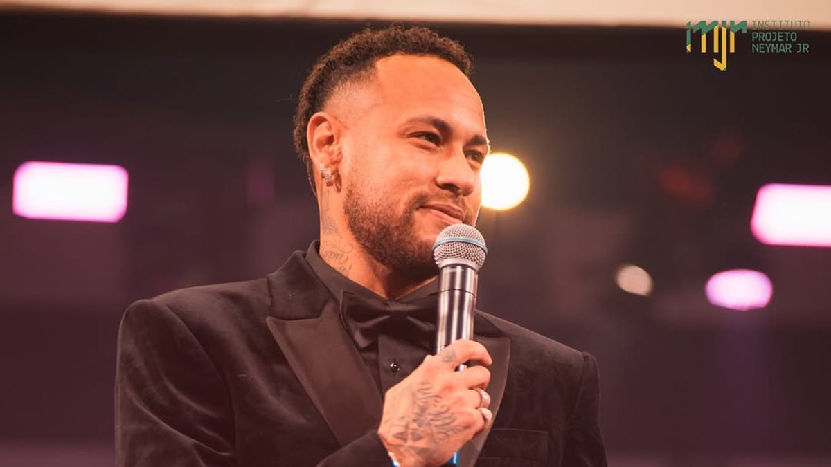 Empresário goiano arremata cadeira gamer de Neymar e live com craque em leilão beneficente