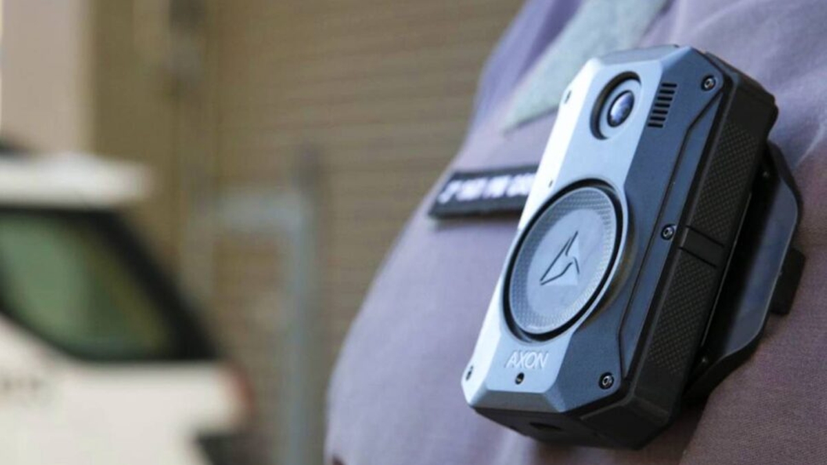 Justiça cassa decisão que obrigava uso de câmeras em fardas de policiais militares em Goiás