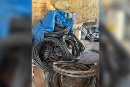 Presa dupla suspeita de fingir trabalhar para empresa para furtar fiação em Caldas Novas