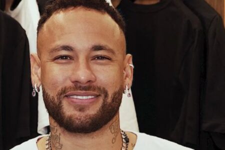 Vídeo de Neymar chegando no CT do Santos viraliza: clima de velório O time está mal e vem o cara com música e feliz comentou internauta