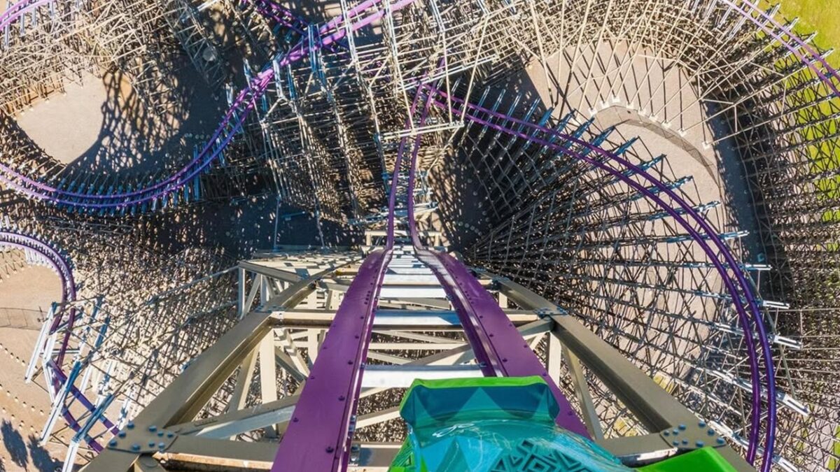 Vídeo: veja como é andar na montanha-russa mais rápida e inclinada do mundo Iron Gwazi chega a 63 metros de altura e carro atinge 122 km/h