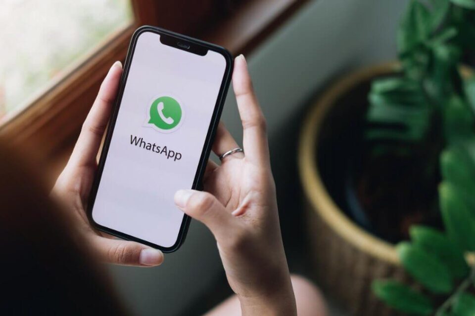 Como restaurar mensagens apagadas do WhatsApp Sistema que usa recursos do próprio app é a única forma de restaurar mensagens e arquivos