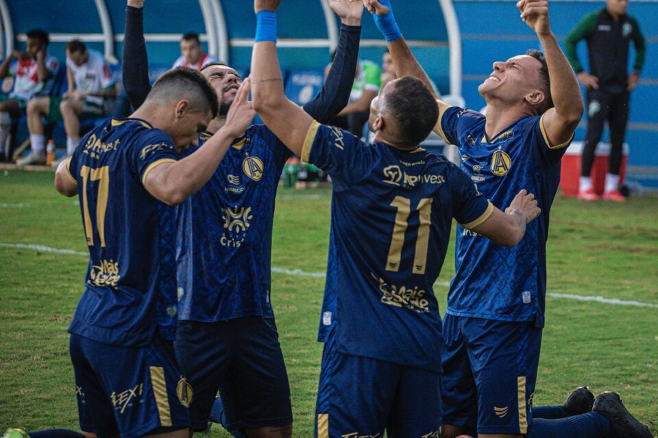 Jogadores da Aparecidense durante partida da Série D