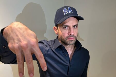 Pablo Marçal faz mentoria espiritual com 220 brasileiros em Israel em meio a guerra Influenciador diz que não está violando nenhuma regra