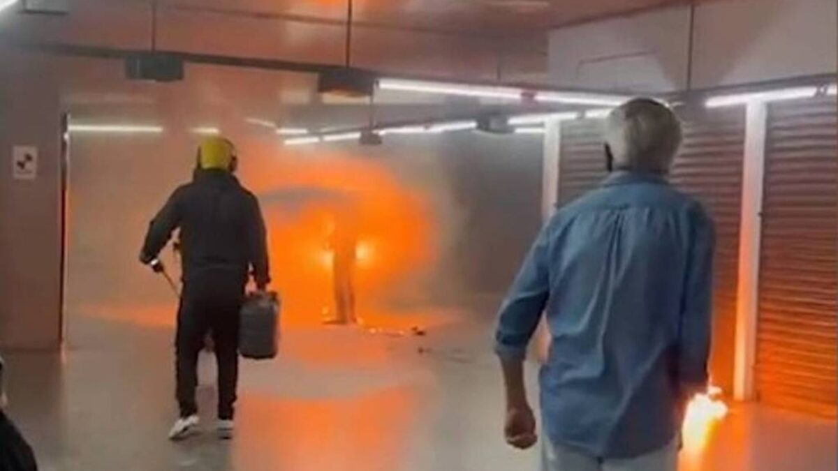 Morre homem que ateou fogo ao próprio corpo no Metrô de SP Idoso bebeu o mesmo líquido inflamável que usou para provocar as chamas vídeo