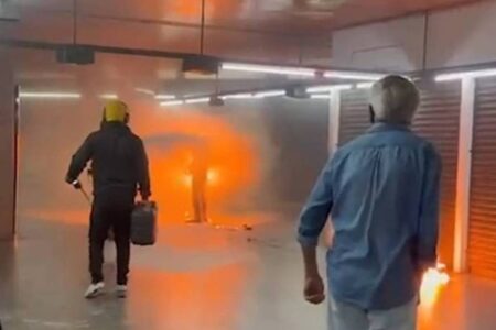 Morre homem que ateou fogo ao próprio corpo no Metrô de SP Idoso bebeu o mesmo líquido inflamável que usou para provocar as chamas vídeo