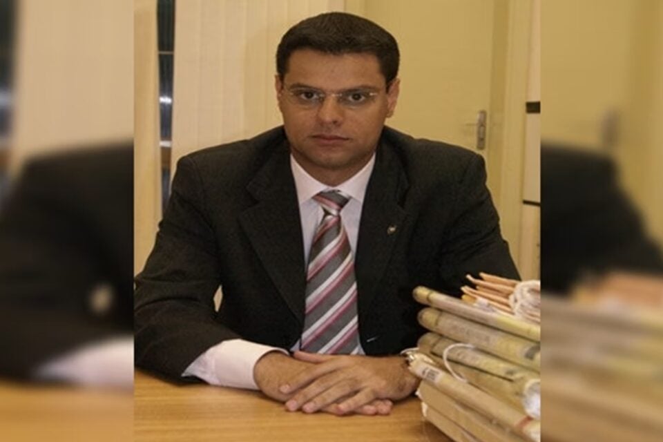 Moraes manda PF ouvir juiz que soltou goiano que quebrou relógio no 8/1