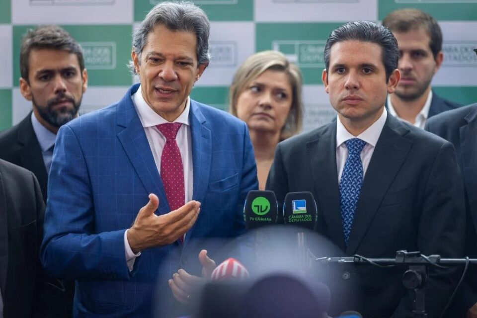 Governo publica conjunto de medidas alternativas ao IOF; veja mudanças Pacote trata de apostas esportivas, aplicações e títulos
