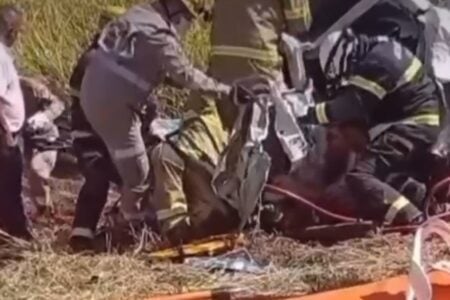 Acidente deixa mortos e feridos entre Nerópolis e Petrolina