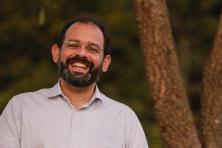 Antonio Cruvinel é reeleito reitor da UEG com 65,5% dos votos