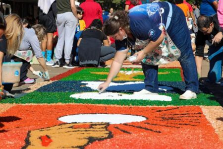 Paróquia realiza missa de Corpus Christi e confecciona 42 tapetes em Goiânia